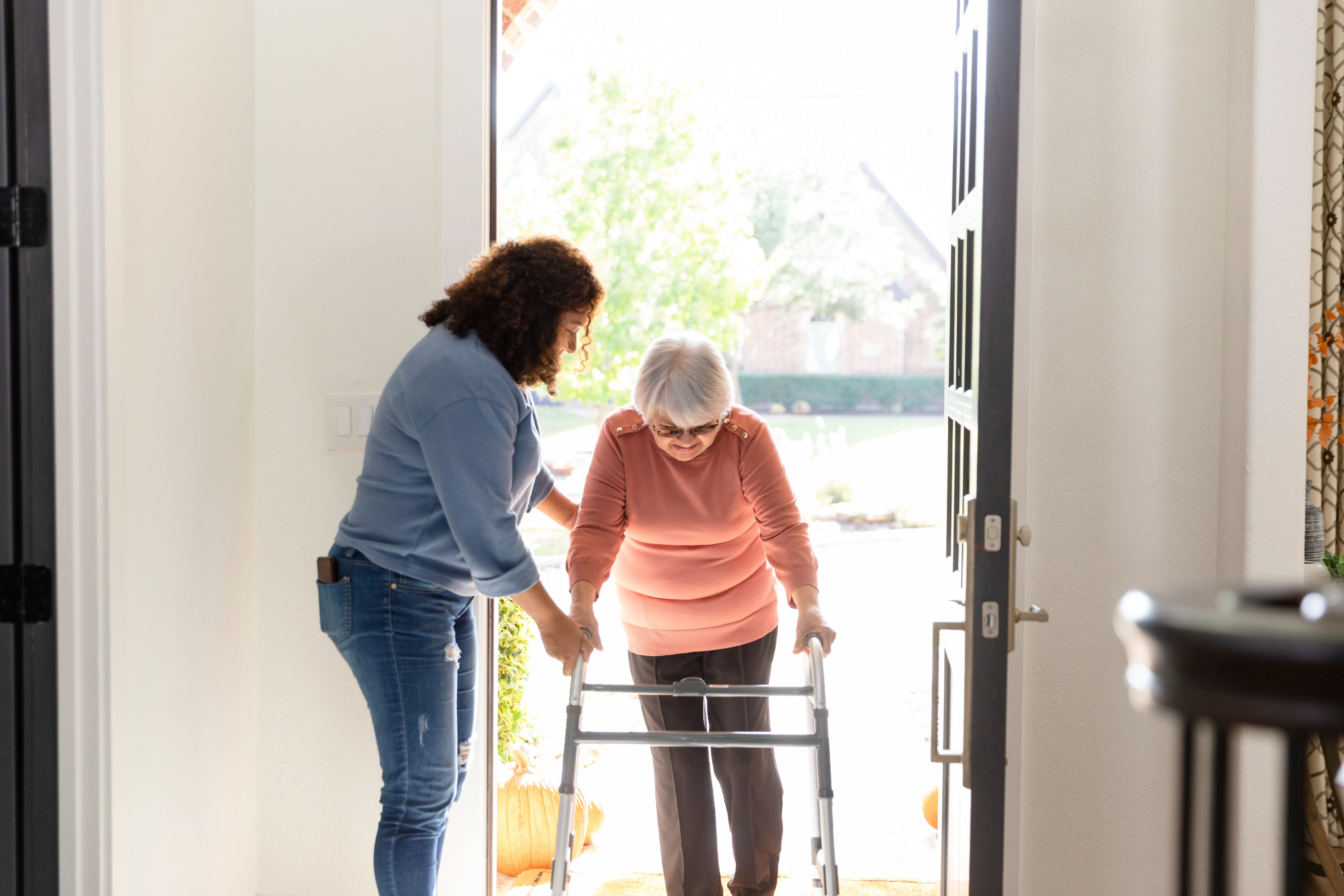 10 Signs Your Aging Parent Shouldn't Be Living Alone